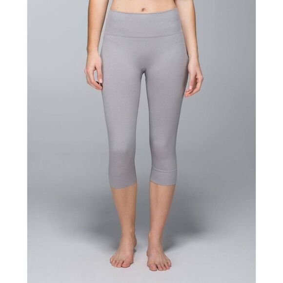 Lululemon Seamlessly Grey Street Crop Gym Workout leggings Sz 6 - Picture 1 of 5